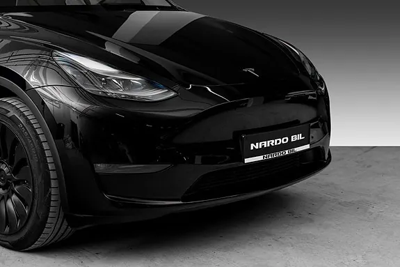 Tesla Model Y 2023 photo 2