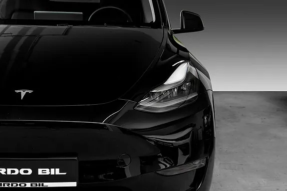 Tesla Model Y 2023 photo 4