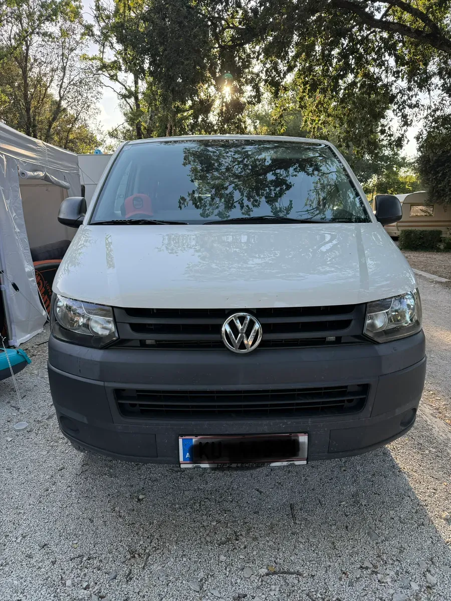 Volkswagen T5 2011 photo 2