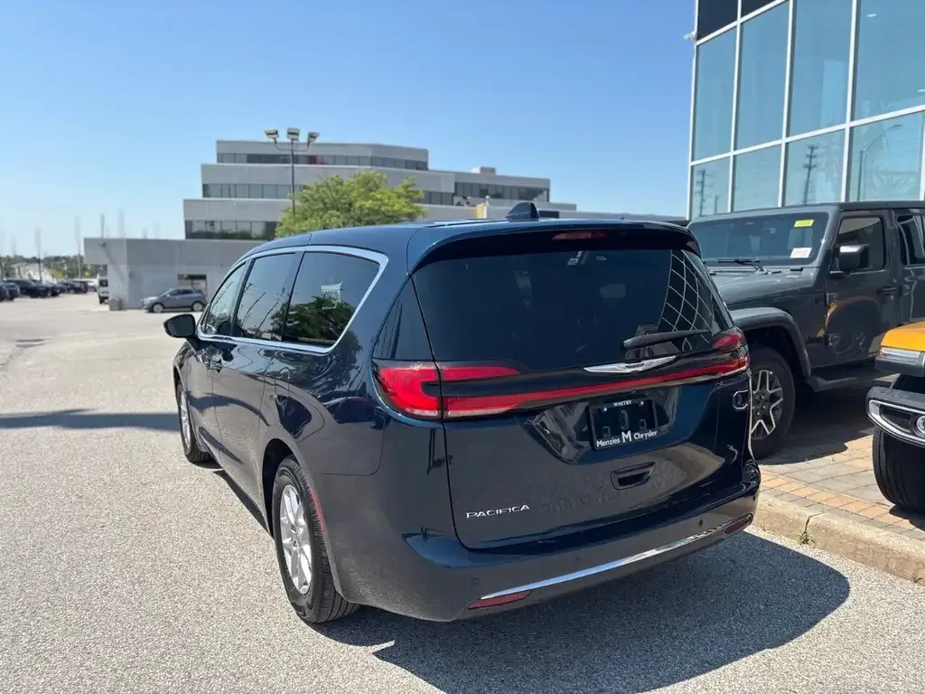 Chrysler Pacifica 2024 photo 3