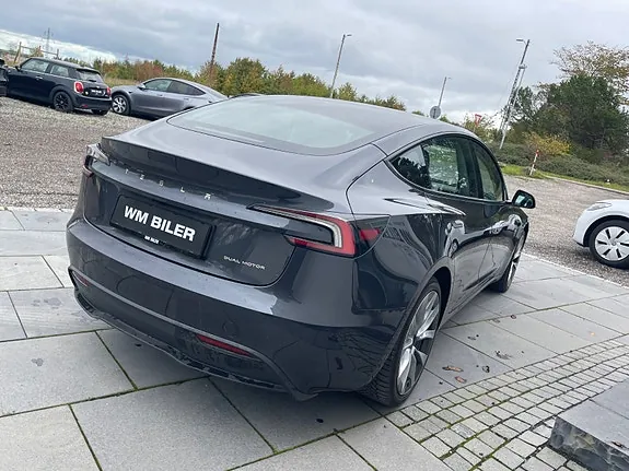 Tesla Model 3 2024 photo 2
