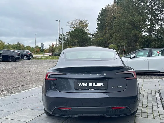 Tesla Model 3 2024 photo 4