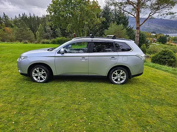 Mitsubishi Outlander 2013 photo 2