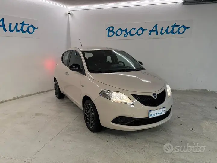 Lancia Ypsilon 2018 photo 2