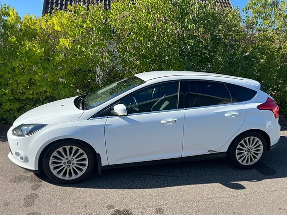 Ford Focus 2011 photo 2