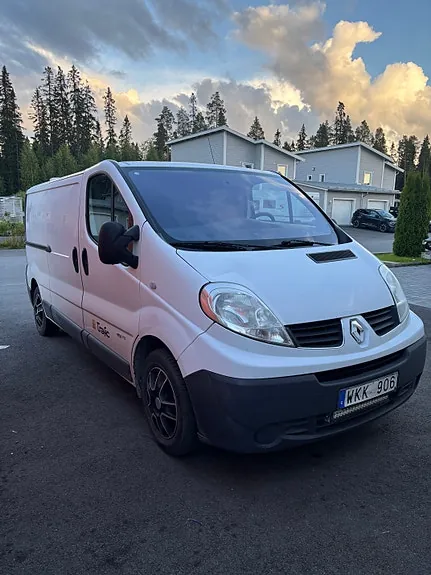Renault Trafic 2013 photo 2