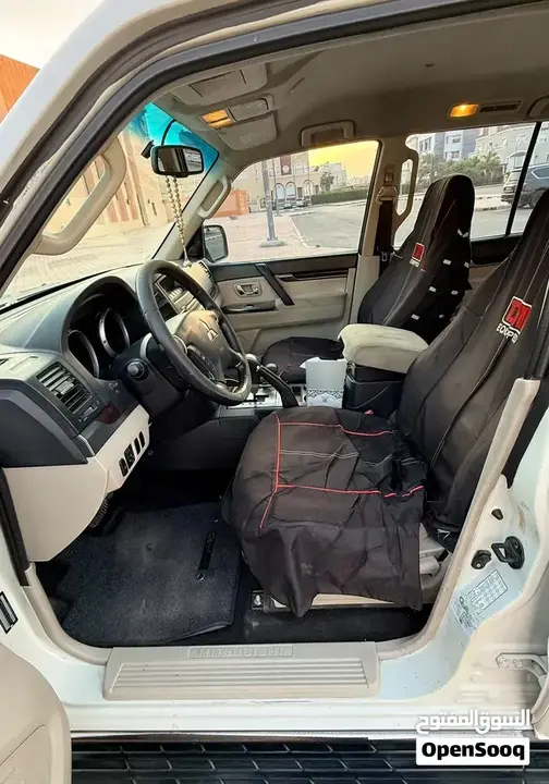 Mitsubishi Pajero 2012 photo 3