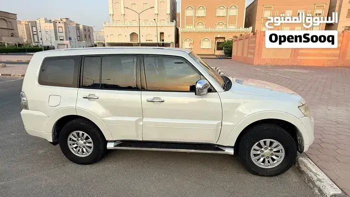 Mitsubishi Pajero 2012 photo 4