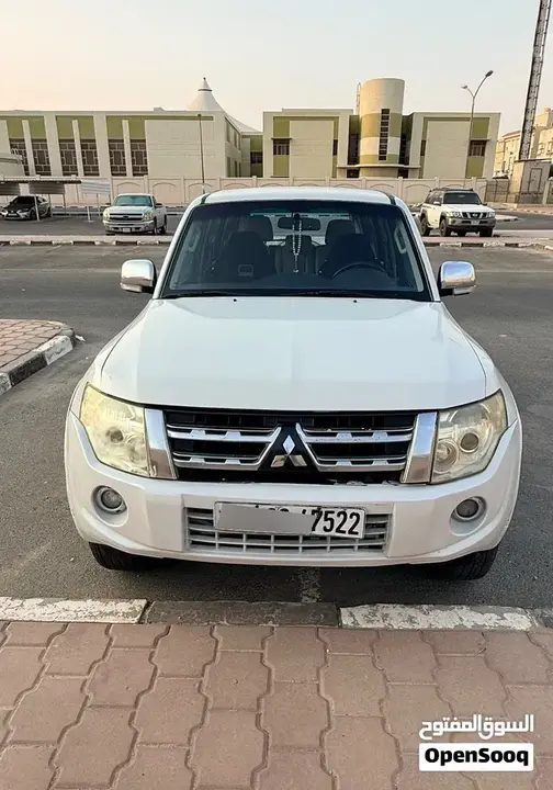 Mitsubishi Pajero 2012 photo 2