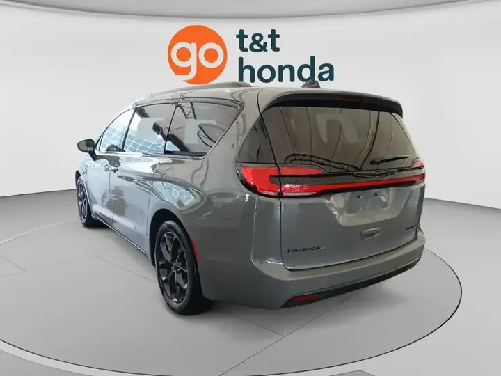 Chrysler Pacifica 2025 photo 3