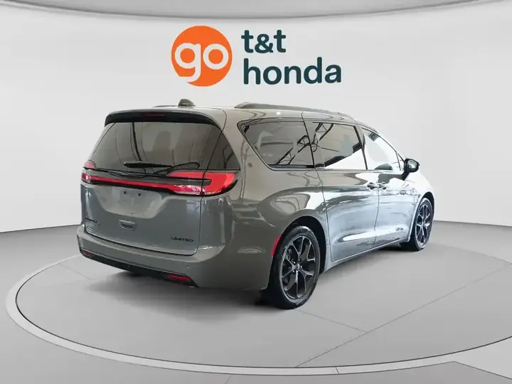 Chrysler Pacifica 2025 photo 5