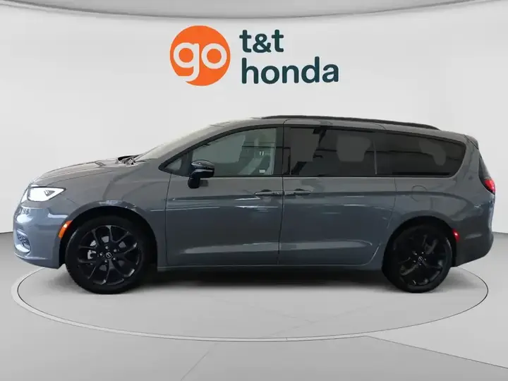 Chrysler Pacifica 2025 photo 2