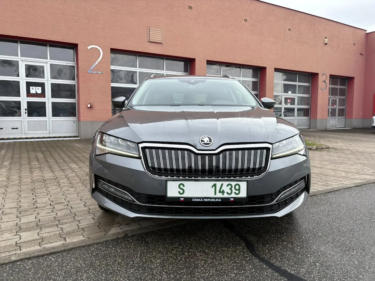 Skoda Superb Combi 2023 photo 2