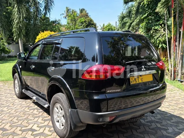 Mitsubishi Montero 2012 photo 3