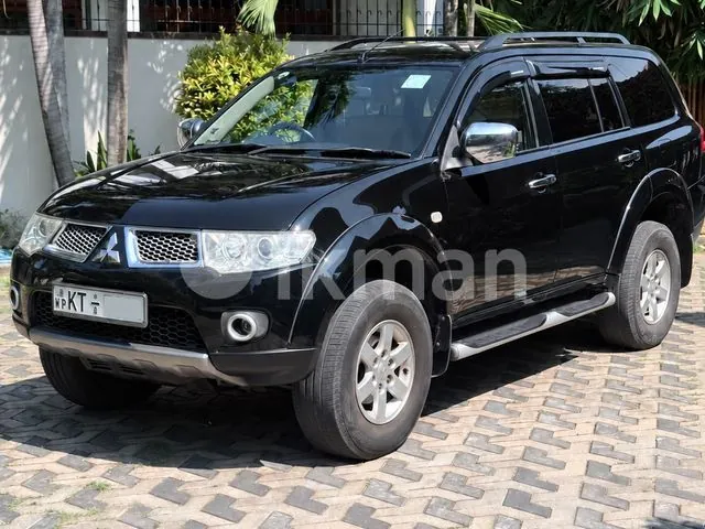 Mitsubishi Montero 2012 photo 4