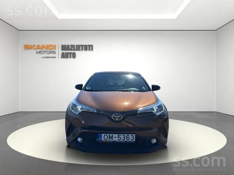 Toyota C-Hr 2017 photo 2