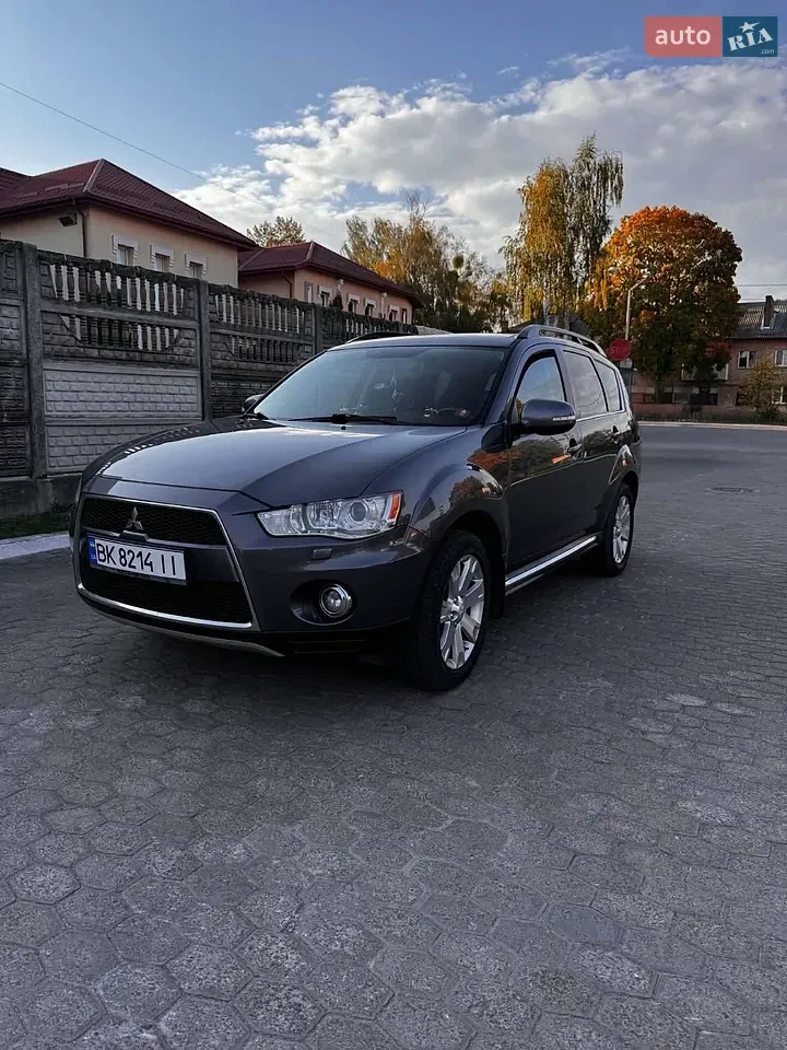 Mitsubishi Outlander Xl 2011 photo 2