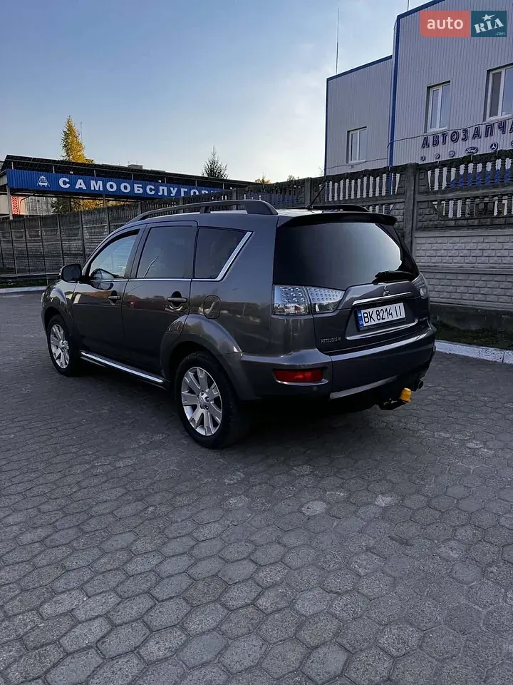 Mitsubishi Outlander Xl 2011 photo 3