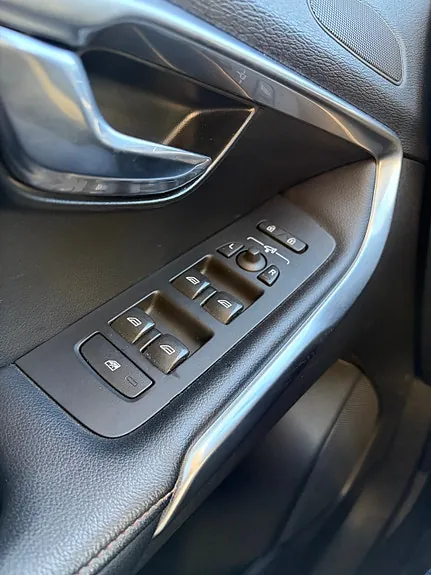 Volvo V40 Cross Country 2015 photo 2