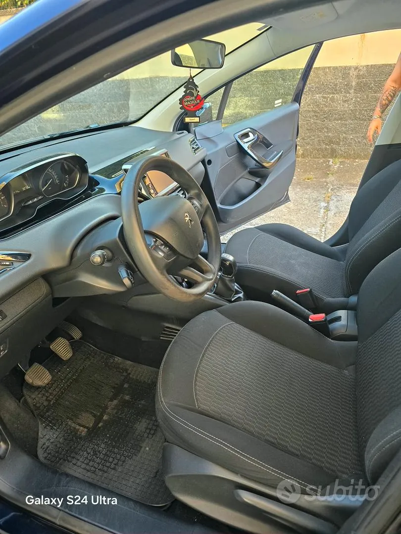 Peugeot 208 2018 photo 3