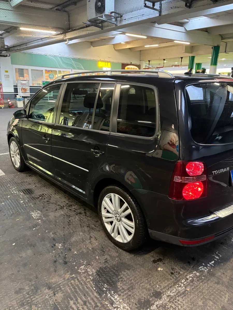 Volkswagen Touran 2008 photo 3