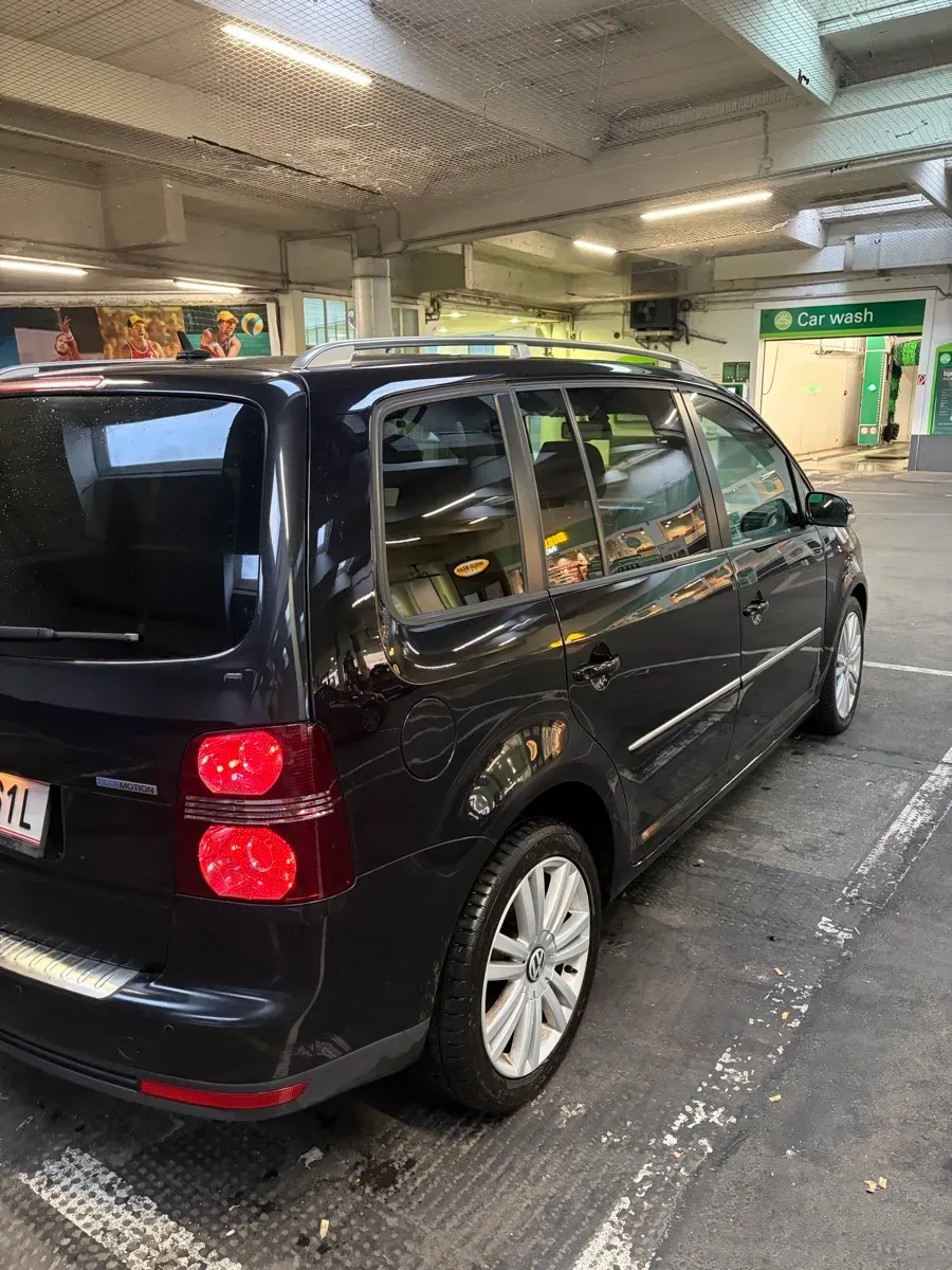 Volkswagen Touran 2008 photo 2