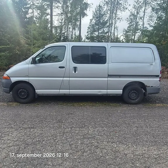 Toyota Hiace 2006 photo 2