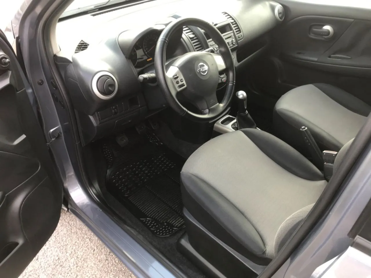 Nissan Note 2011 photo 3