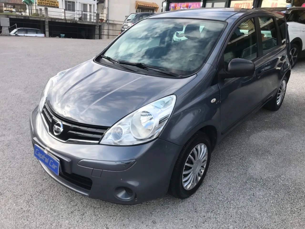 Nissan Note 2011 photo 2