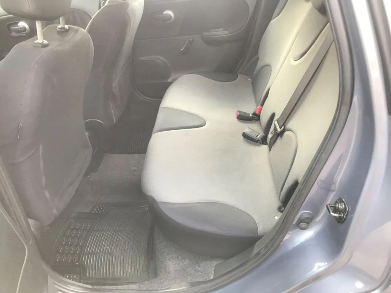 Nissan Note 2011 photo 5