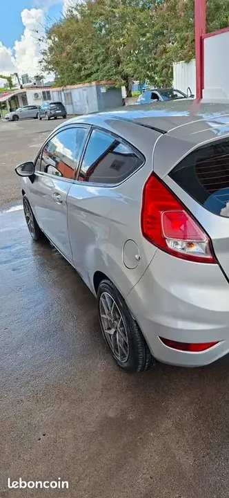 Ford Fiesta 2016 photo 2