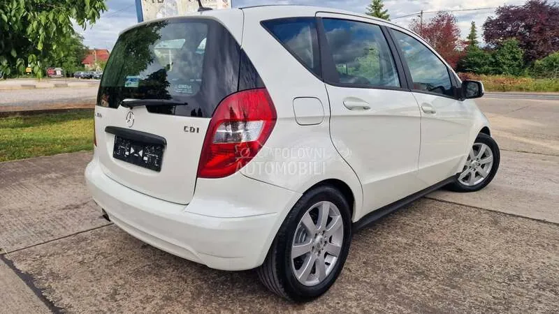 Mercedes-Benz A160 2012 photo 4