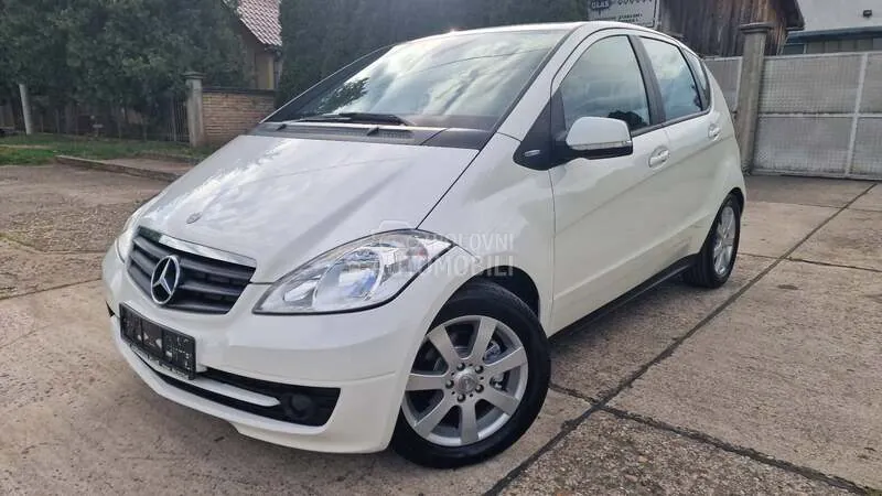 Mercedes-Benz A160 2012 photo 2