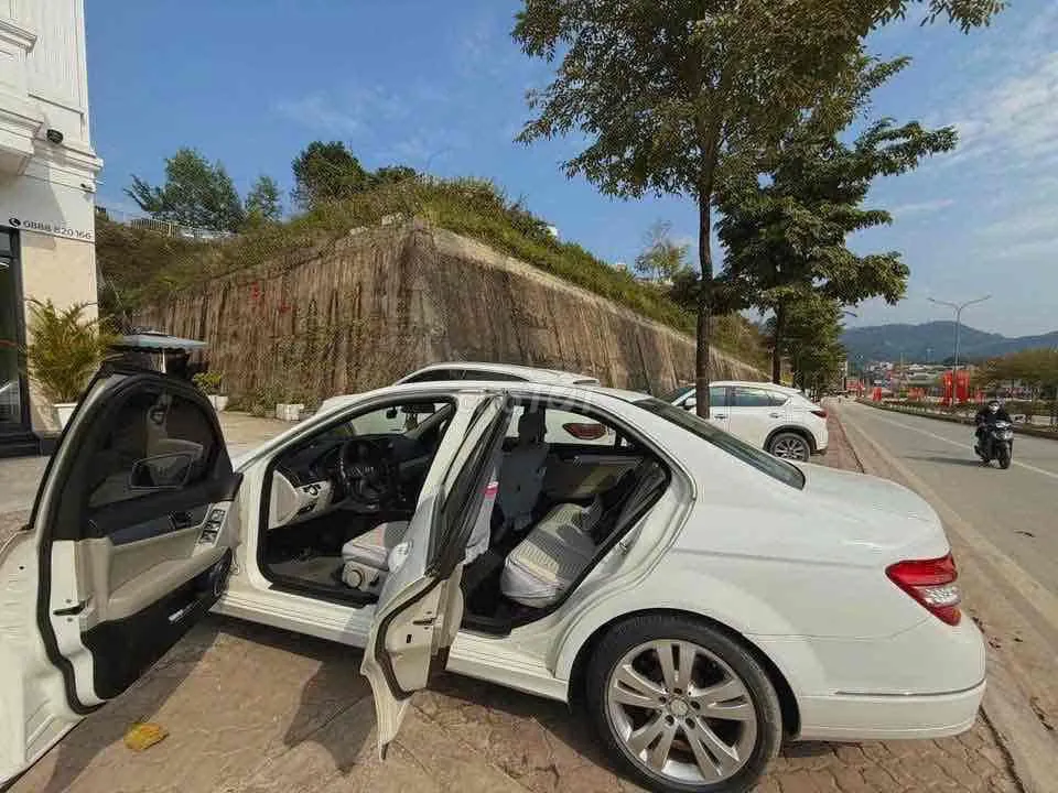 Mercedes-Benz C-Class 2010 photo 4