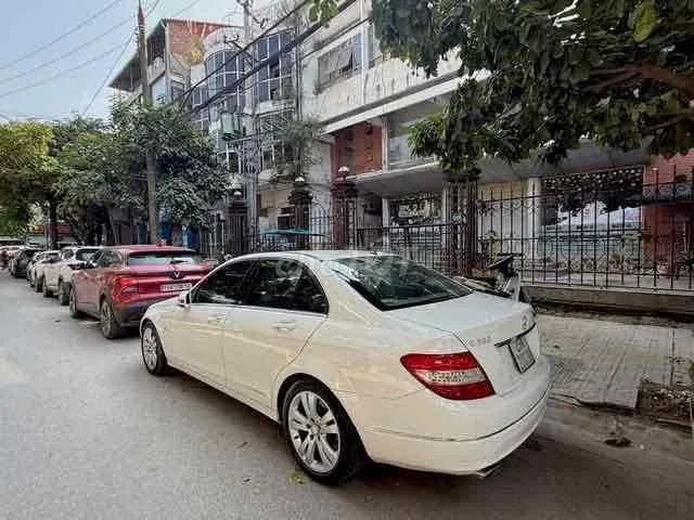 Mercedes-Benz C-Class 2010 photo 2