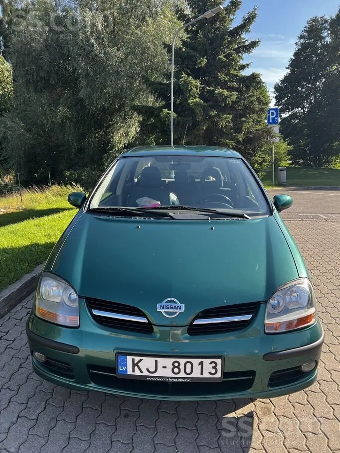 Nissan Almera Tino 2001 photo 2