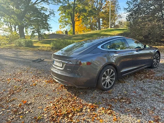 Tesla Model S 2015 photo 4