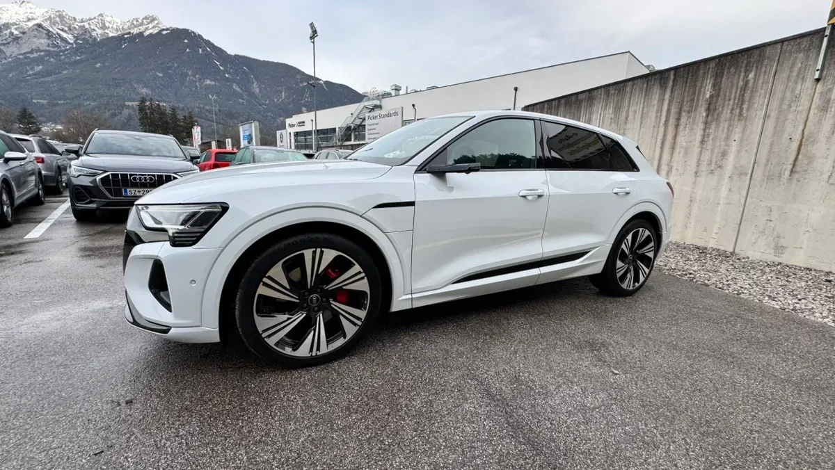 Audi Q8 2023 photo 2