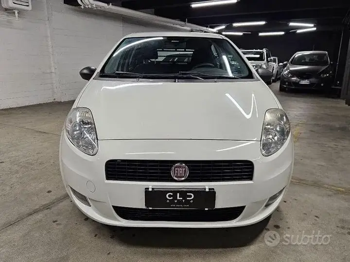 Fiat Grande Punto 2010 photo 2