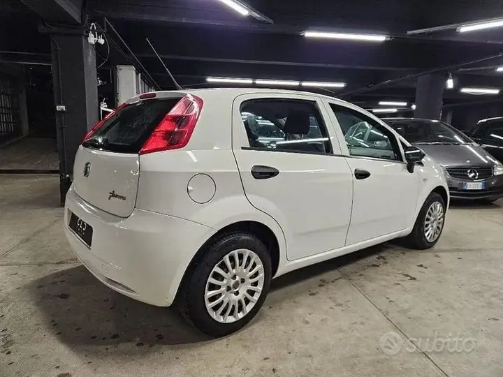 Fiat Grande Punto 2010 photo 4