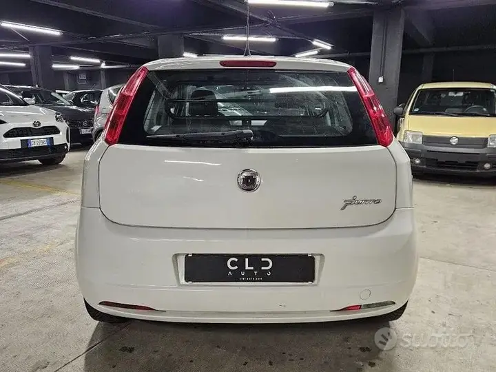 Fiat Grande Punto 2010 photo 5