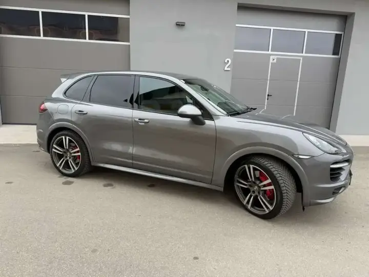 Porsche Cayenne 2013 photo 2