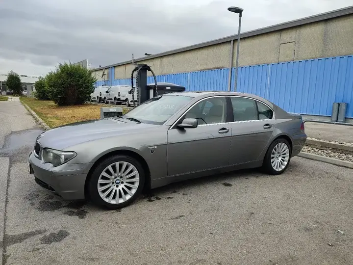 BMW 7 Series 2004 photo 2
