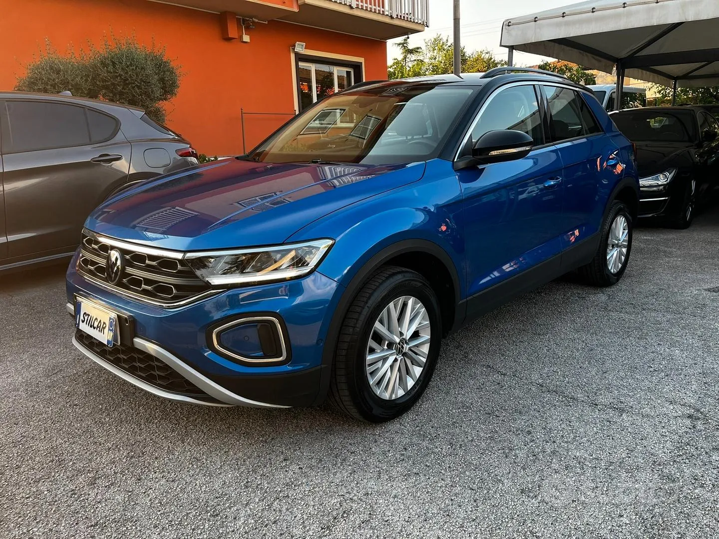 Volkswagen T-Roc 2023 photo 2