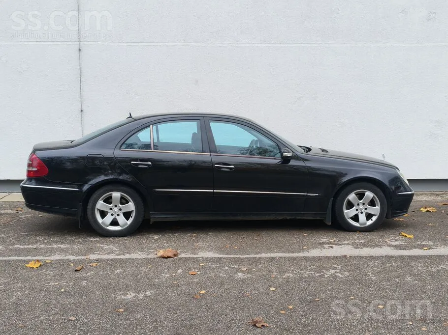 Mercedes-Benz E220 2005 photo 5