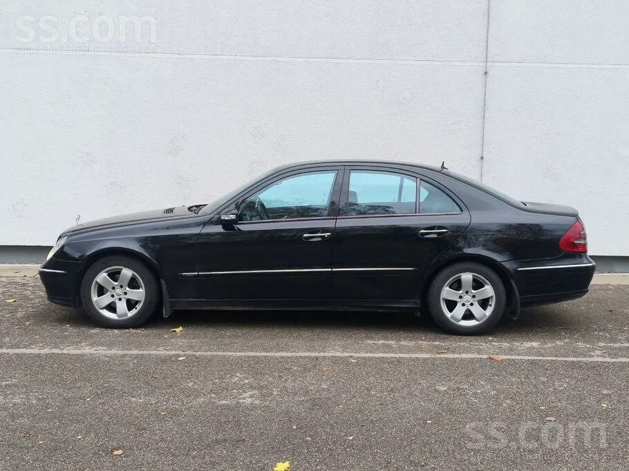 Mercedes-Benz E220 2005 photo 2