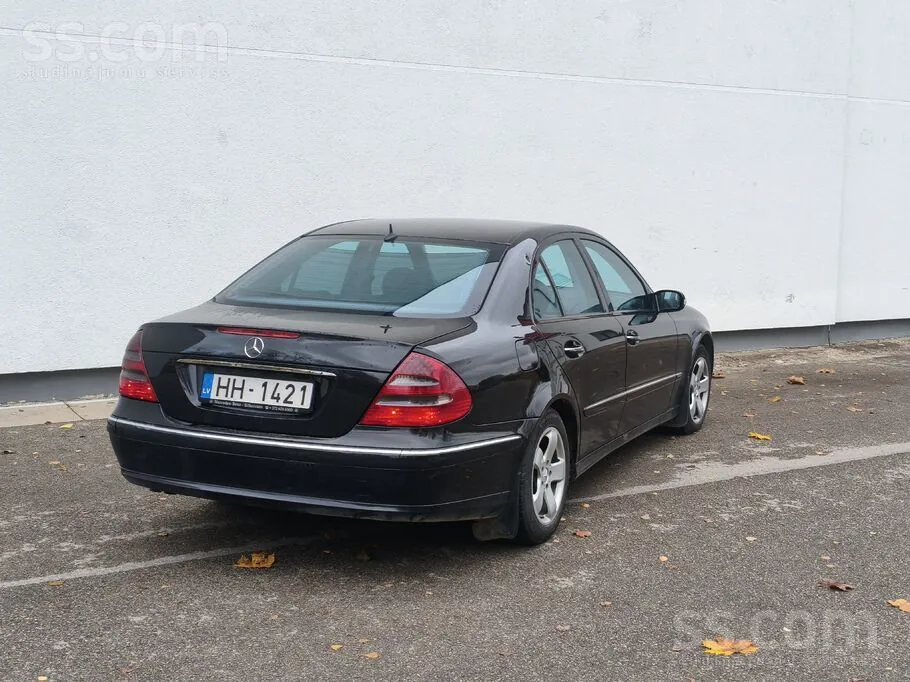 Mercedes-Benz E220 2005 photo 4