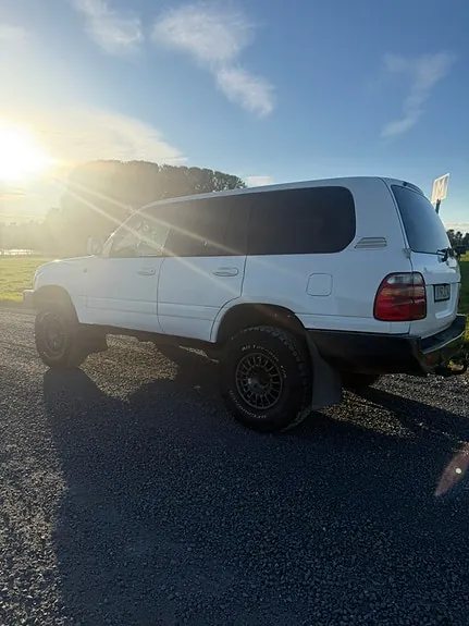 Toyota Land Cruiser 2001 photo 2