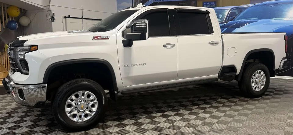 Chevrolet Silverado 2500 2024 photo 2