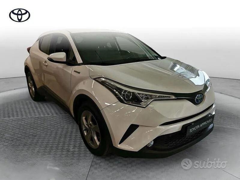 Toyota C-Hr 2018 photo 2